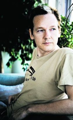 Julian assange a Hero