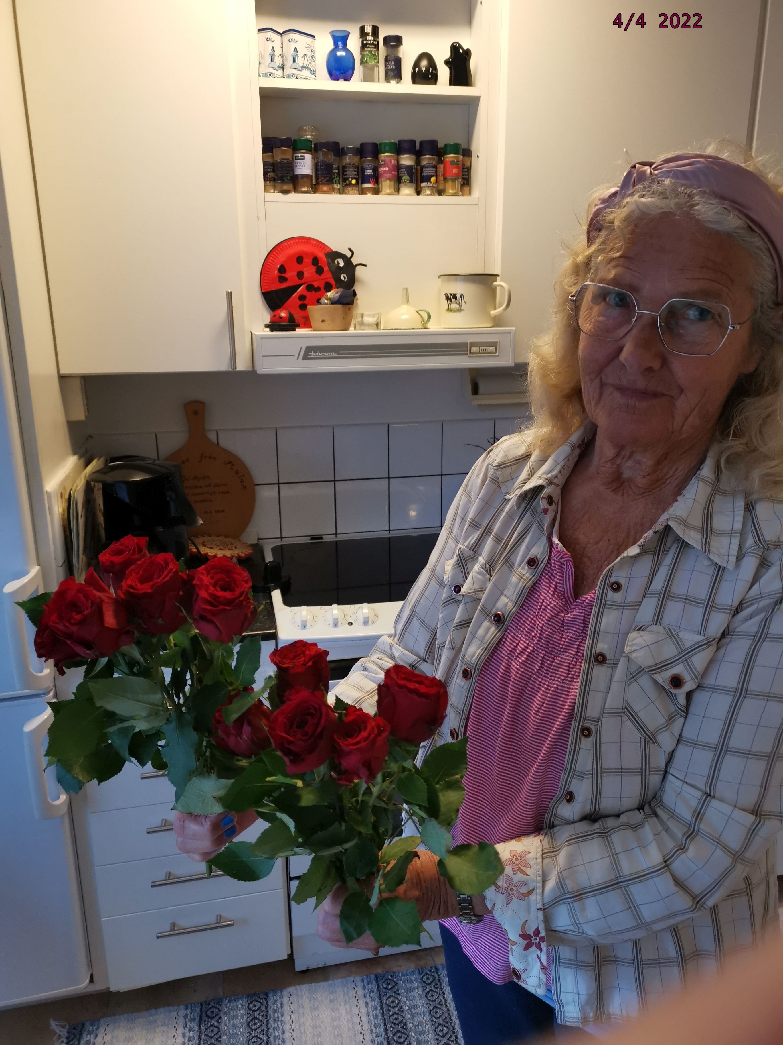Birgitta med rosor april 2022